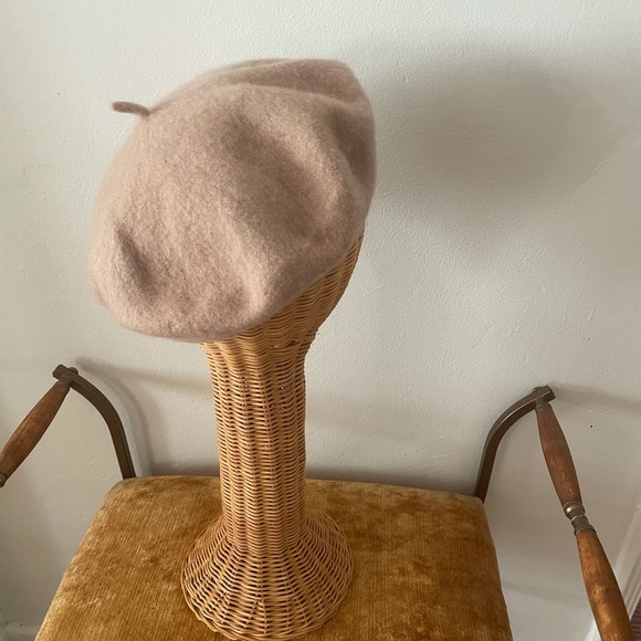 Camel colored beret - Picture 4 of 4